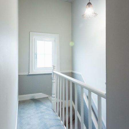 Вилла 53 Wellington Street Йорк Экстерьер фото