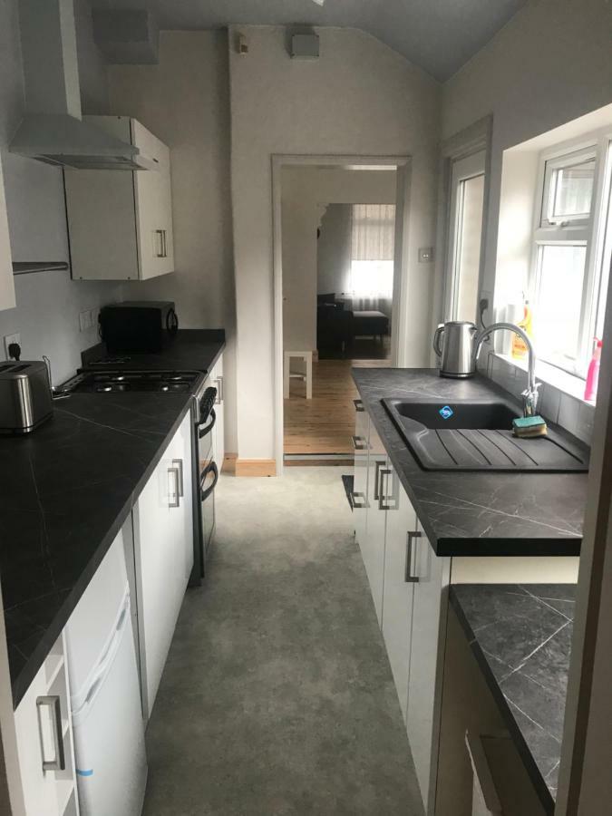 Вилла 53 Wellington Street Йорк Экстерьер фото
