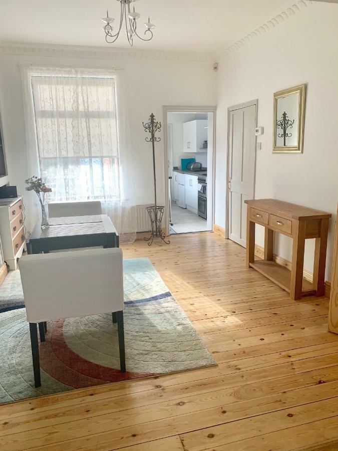 Вилла 53 Wellington Street Йорк Экстерьер фото